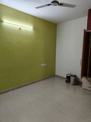 Room in 3 BHK Apartment at UPAVP Bhagirathi Enclave, Raebareli Road – for Rent