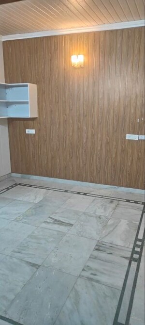 Room in 3 BHK Builder Floor at Sector 7 – for Rent