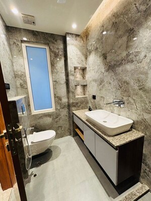 Team Area in 3 BHK Builder Floor at BPTP Green Oaks, Sector 70a – for Sale