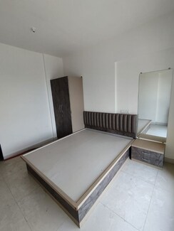 1.5 BHK + Servant Room Apartment For Rent in Sheth Avante