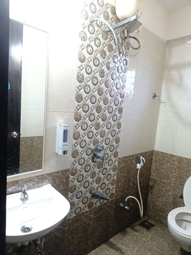 Bathroom, ashoka nagar 2 Bedroom 810 Sq.Ft. Apartment In Ashoka Nagar Pune 10318716