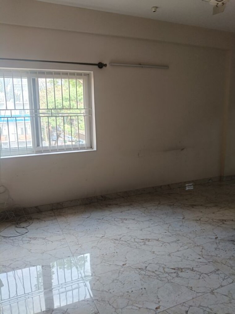Room, embassy-icon 2 Bedroom 1250 Sq.Ft. Apartment In Infantry Road Bangalore 10272941