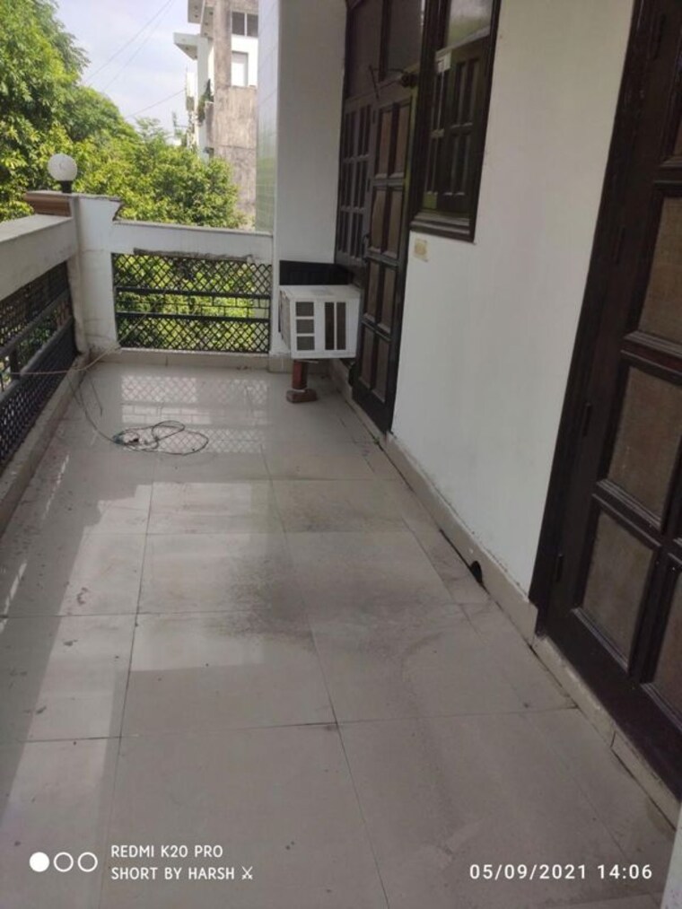 Balcony, sector 57 3 Bedroom 250 Sq.Yd. Builder Floor In Sector 57 Gurgaon 10319885