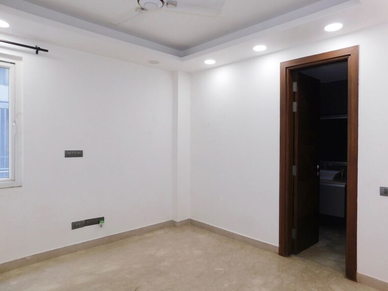 Room, east of kailash 3 Bedroom 1200 Sq.Ft. Builder Floor In East Of Kailash Delhi 10319891