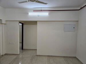 2 BHK Apartment For Rent in UK Iridium, Kandivali East
