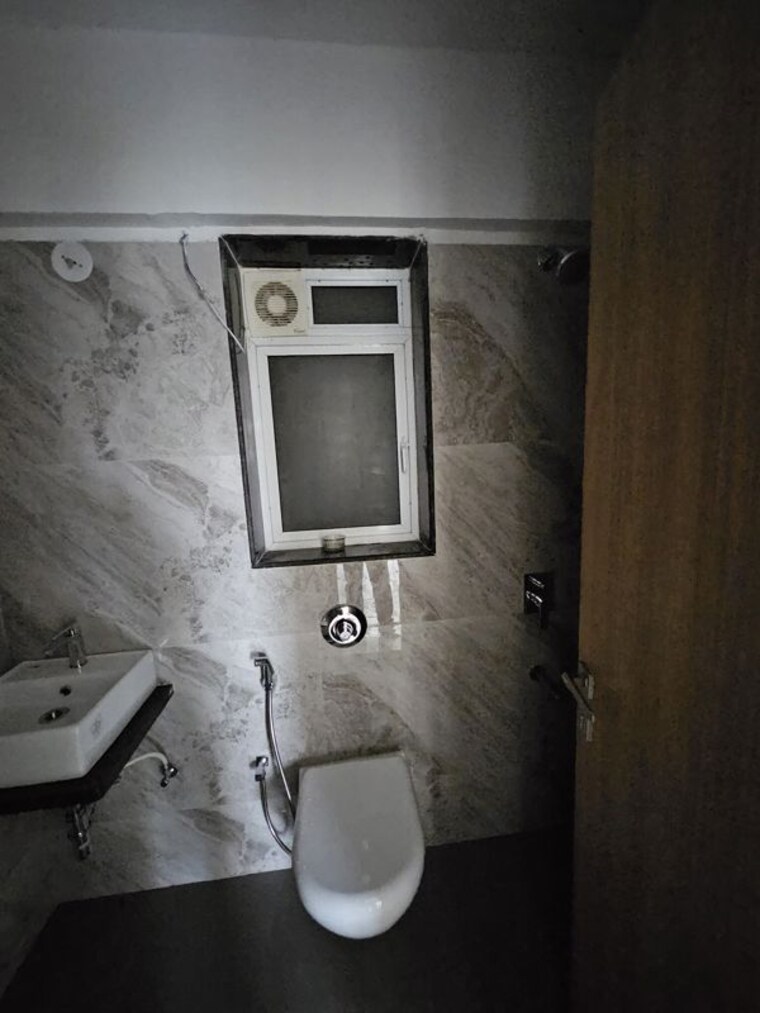 Bathroom, chandiwala-pearl-heaven 2 Bedroom 620 Sq.Ft. Apartment In Andheri East Mumbai 10319927