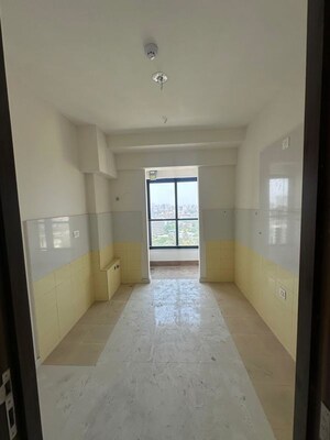 Room in 3 BHK Apartment at Kalpataru Magnus, Bandra East – for Rent