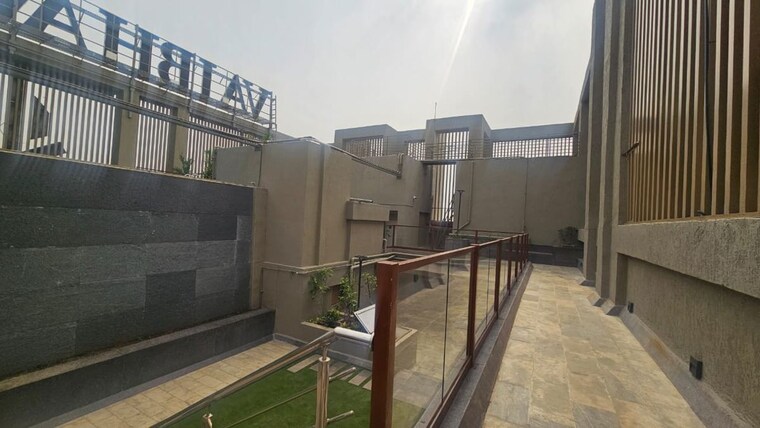 Balcony, vaibhavlaxmi-address-51 2 Bedroom 629 Sq.Ft. Apartment In Bandra East Mumbai 10319961