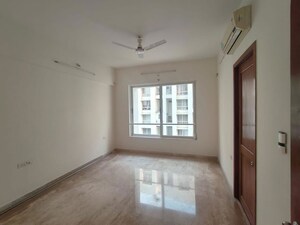 Room in 4 BHK Apartment at Marvel Diva 2, Magarpatta City – for Rent