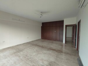 Room in 4 BHK Apartment at Marvel Diva 2, Magarpatta City – for Rent