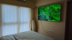 Room in 2 BHK Apartment at Shapoorji Pallonji Astron, Kandivali East – for Rent