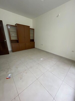 Room in 4 BHK Apartment at Marvel Zephyr, Kharadi – for Rent