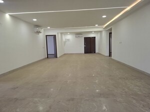 Room in 5 BHK Apartment at Banjara Hills – for Rent