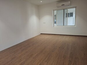 Room in 5 BHK Apartment at Banjara Hills – for Rent