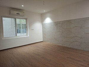 Room in 5 BHK Apartment at Banjara Hills – for Rent