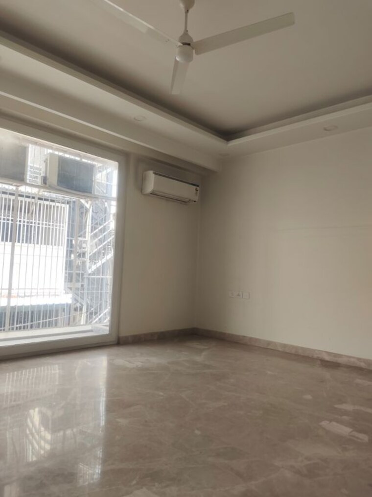 Room, new friends colony 4 Bedroom 3000 Sq.Ft. Builder Floor In New Friends Colony Delhi 10320099