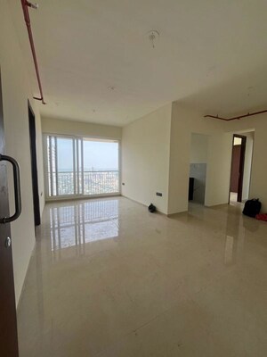 Room in 3 BHK Apartment at Ruparel Palacio Phase 1, Kandivali West – for Rent