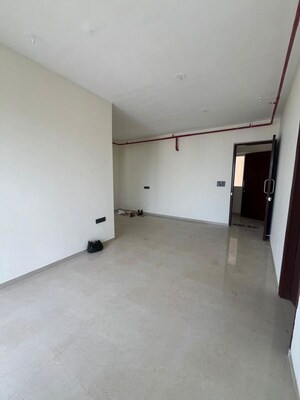 Room in 3 BHK Apartment at Ruparel Palacio Phase 1, Kandivali West – for Rent