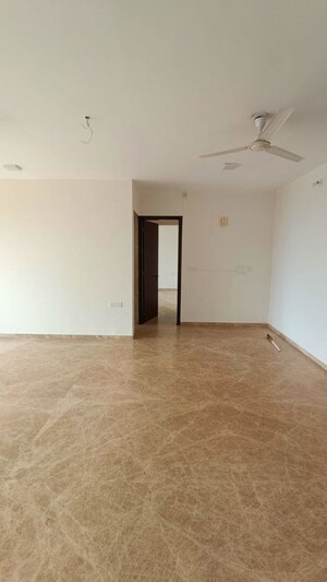 Room in 3 BHK Apartment at Runwal Elegante, Andheri West – for Rent