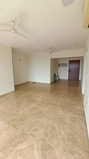 Room in 2 BHK Apartment at Hubtown The Premiere, Andheri West – for Rent