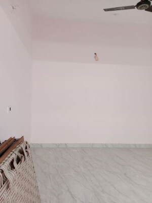 Room in 3 BHK Builder Floor at Sector 18 – for Rent