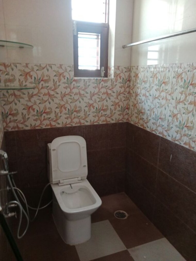 Bathroom, sector 18 3 Bedroom 1902 Sq.Ft. Builder Floor In Sector 18 Panipat 10320180