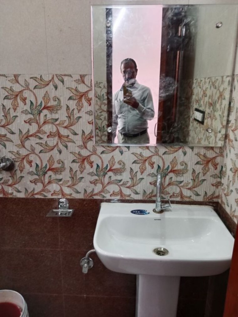 Bathroom, sector 18 3 Bedroom 1902 Sq.Ft. Builder Floor In Sector 18 Panipat 10320180