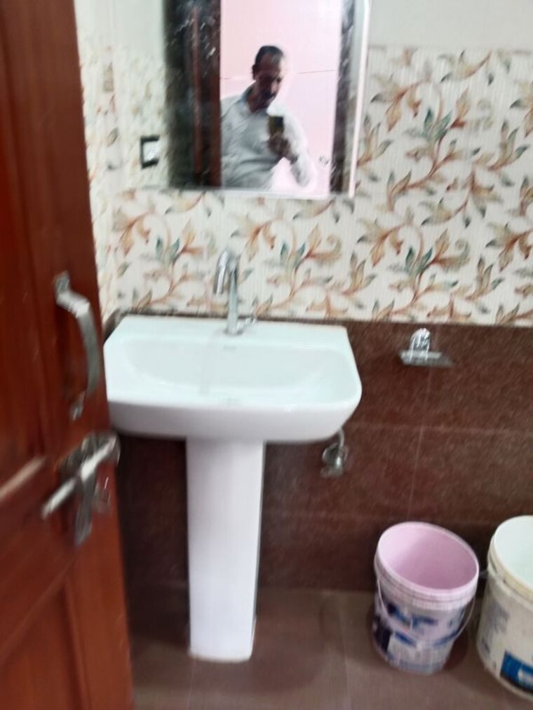 Bathroom, sector 18 3 Bedroom 1902 Sq.Ft. Builder Floor In Sector 18 Panipat 10320180