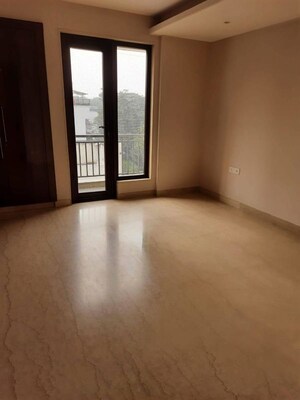 Room in 4 BHK Builder Floor at Delhi Cantonment – for Rent