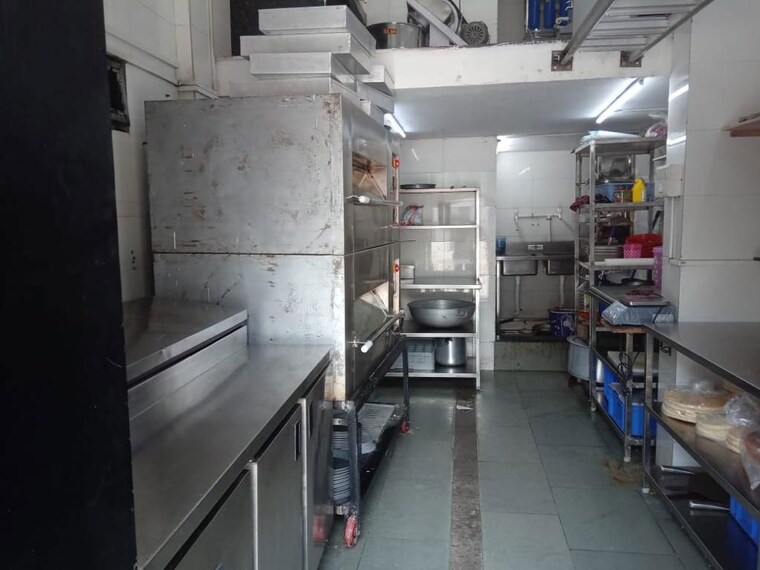  Parking, 18-high-street Commercial Shop 1300 Sq.Ft. In Baner Pune 10320230