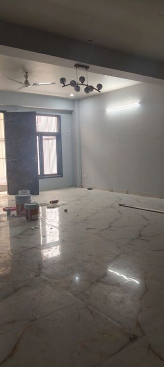 3.5 BHK + Servant Room 250 Sq.Mt. Builder Floor in Tulip Mall