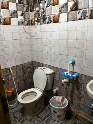 Bathroom in 2 BHK Builder Floor at ABCZ East Sapphire, Sector 45 – for Rent