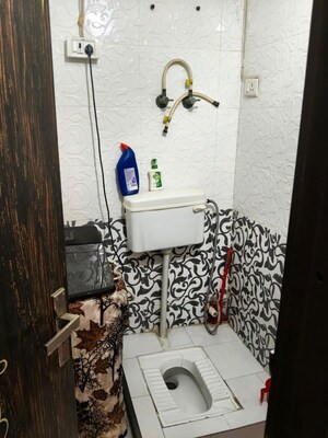 Bathroom in 2 BHK Builder Floor at ABCZ East Sapphire, Sector 45 – for Rent