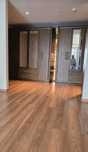 Room in 4 BHK Apartment at Naiknavare Eminence Saga, Viman Nagar – for Rent