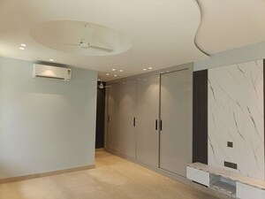 Room in 5 BHK Apartment at Central Park I, Sector 42 – for Sale