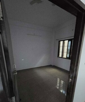 Room in 2 BHK Villa at Gomti Nagar – for Rent