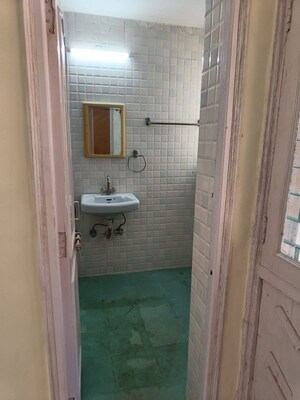 Bathroom in 2 BHK Apartment at Jubilee Apartments, Sector 15 – for Rent