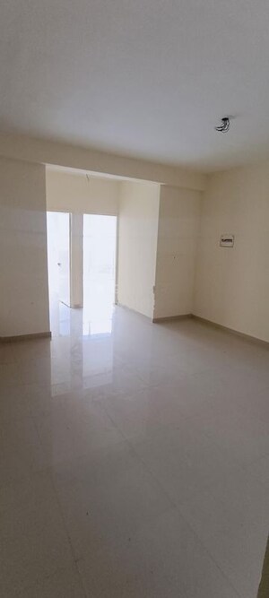 Room in 2 BHK Apartment at Pyramid Midtown, Sector 59 – for Rent