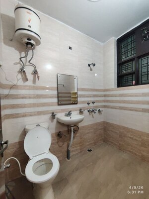 Bathroom in 2.5 BHK Builder Floor at MVL IPark, Sector 15 – for Rent