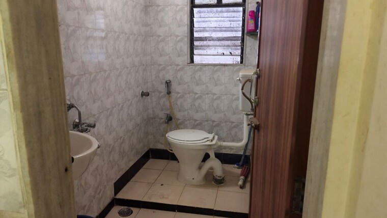 Bathroom, gurukrupa-marina-enclave 2 Bedroom 786 Sq.Ft. Apartment In Malad West Mumbai 10320339