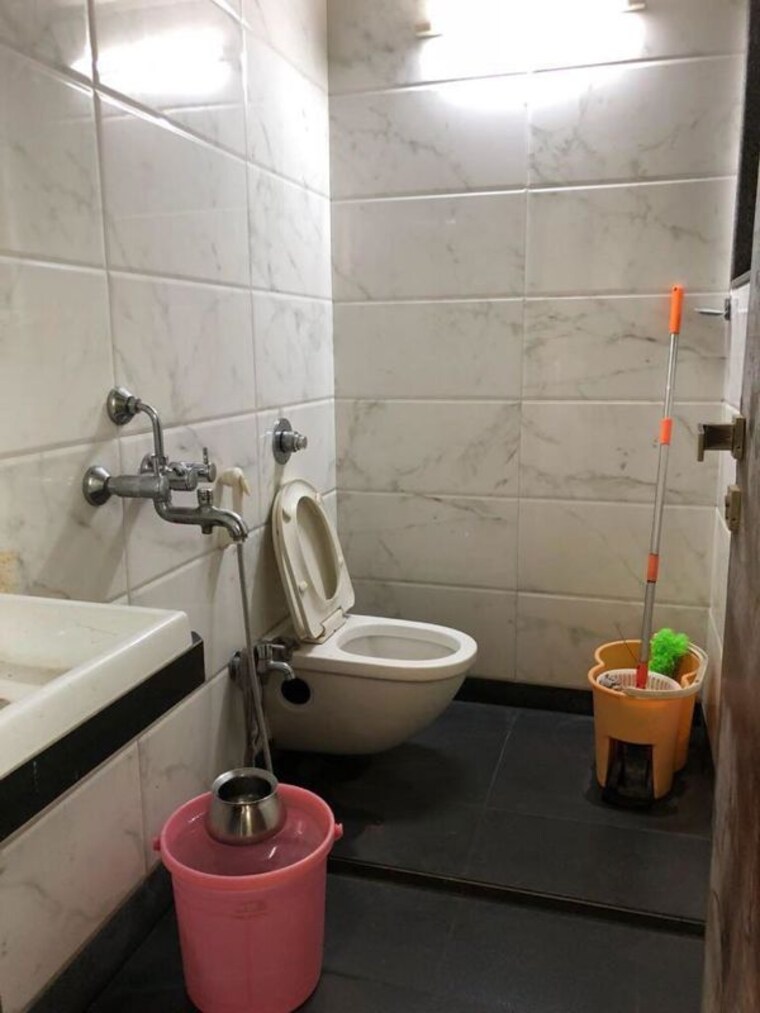 Bathroom, vrindavan-chs-malad-east 2 Bedroom 624 Sq.Ft. Apartment In Malad East Mumbai 10320338