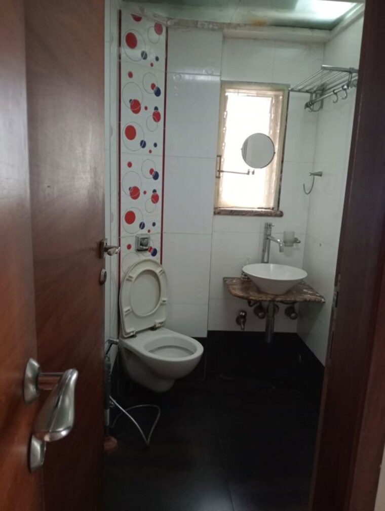 Bathroom, vrindavan-chs-malad-east 2 Bedroom 624 Sq.Ft. Apartment In Malad East Mumbai 10320338