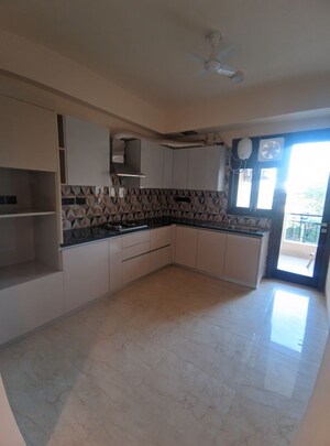 Room in 4 BHK Apartment at Eros Edenwood Towers, Lakkarpur – for Sale