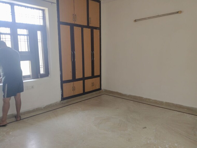 Room, sector 46 3 Bedroom 250 Sq.Yd. Builder Floor In Sector 46 Faridabad 10320448