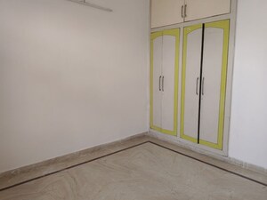 Room in 3 BHK Builder Floor at Sector 46 – for Rent