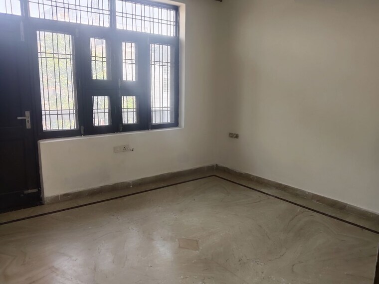 Room, sector 46 3 Bedroom 250 Sq.Yd. Builder Floor In Sector 46 Faridabad 10320448