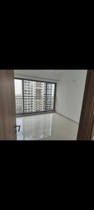 Room in 2 BHK Apartment at Kalpataru Parkcity Sunrise A, Kolshet Road – for Sale