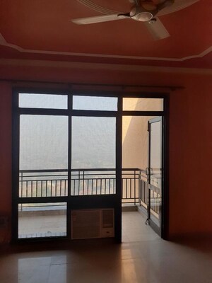 Room in 2 BHK Apartment at Vipul Lavanya, Sector 81 – for Rent
