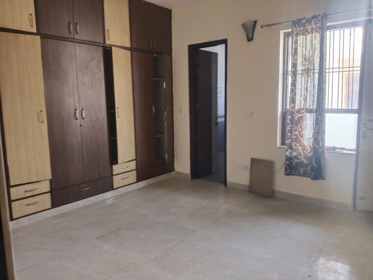 Room, sector 46 3 Bedroom 275 Sq.Ft. Builder Floor In Sector 46 Faridabad 10320504