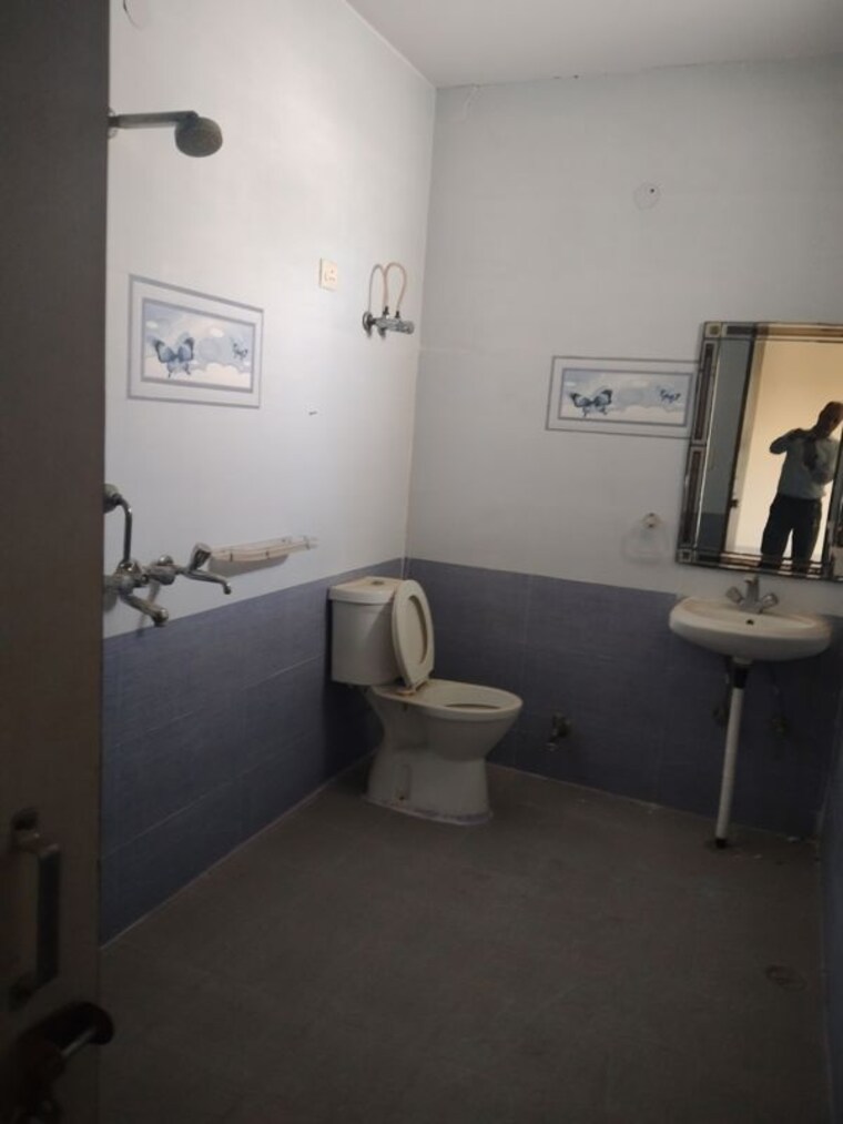 Bathroom, sector 46 3 Bedroom 275 Sq.Ft. Builder Floor In Sector 46 Faridabad 10320504